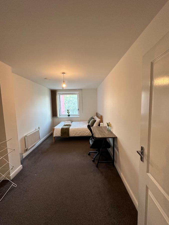 New Build 2 Bedroom With 2 Bath In Londra