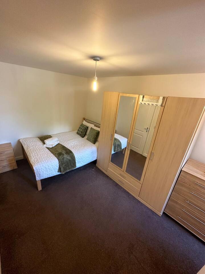 New Build 2 Bedroom With 2 Bath In Londra